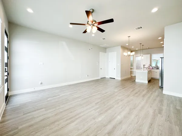 $2,325 | 9007 Lonestar Creekbend Lane, Houston, TX 77080