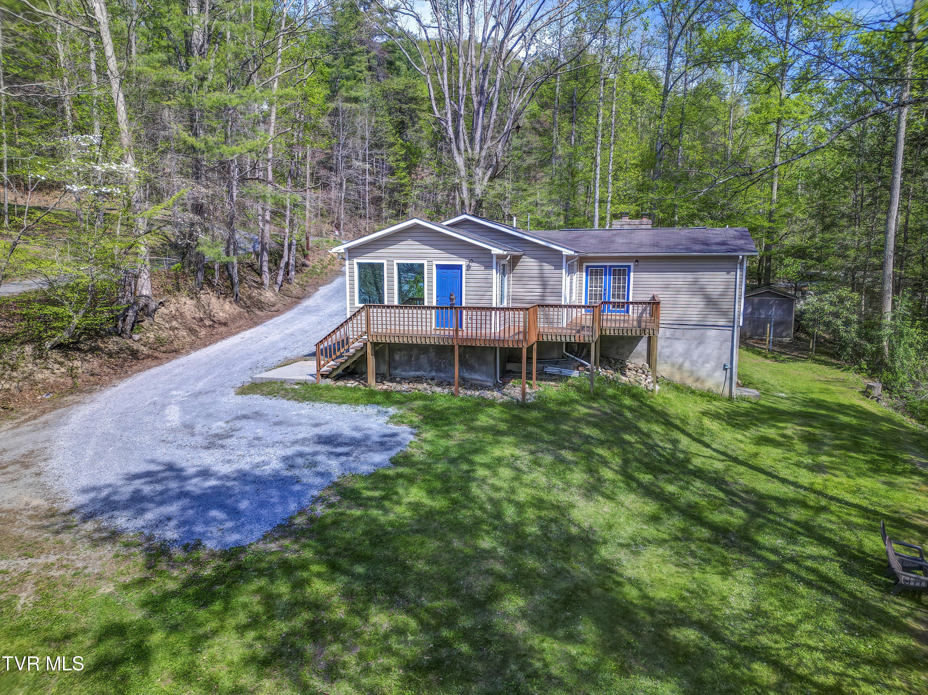 308 Friendship Road Bristol, TN 37620 - Photo 4 of 47 308 Friendship Rd (1)