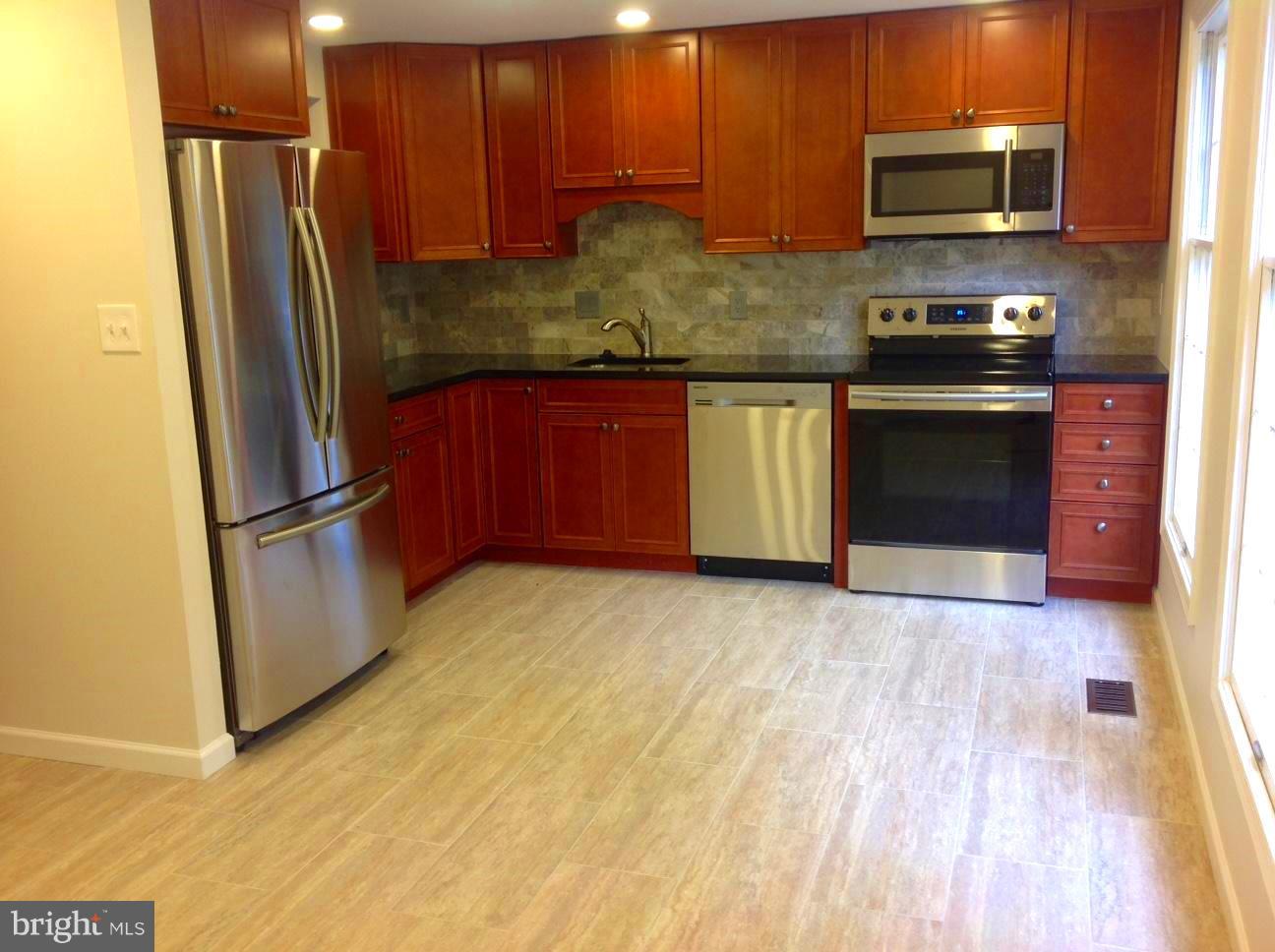 10965 Harpers Square Court Reston, VA 20191 - Photo 2 of 19 Kitchen