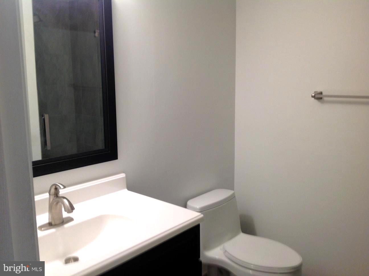 10965 Harpers Square Court Reston, VA 20191 - Photo 11 of 19 Bath