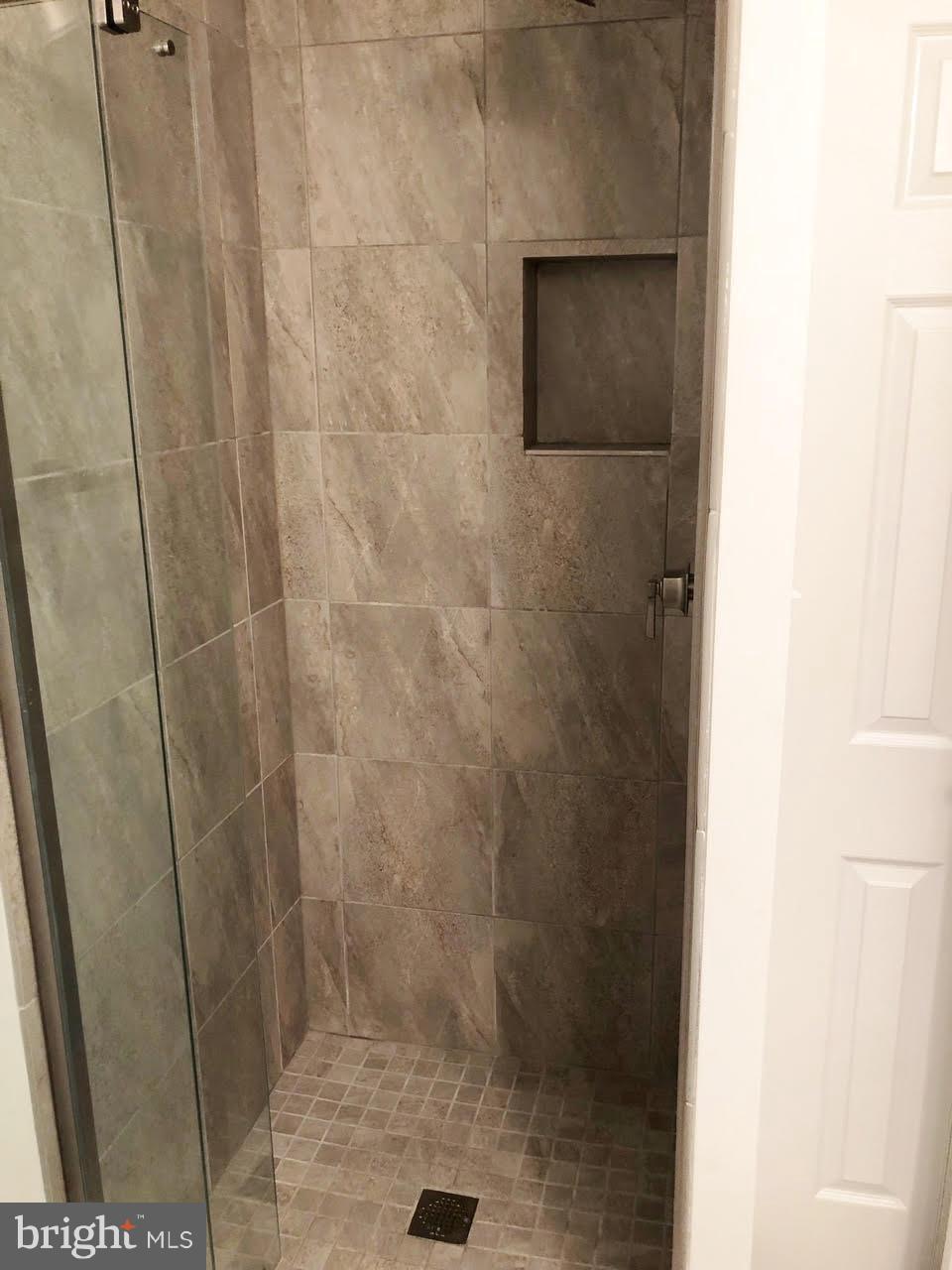 10965 Harpers Square Court Reston, VA 20191 - Photo 12 of 19 Shower
