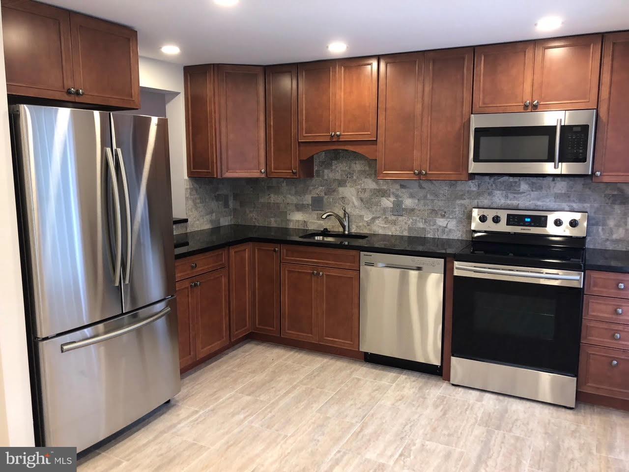 10965 Harpers Square Court Reston, VA 20191 - Photo 3 of 19 Kitchen