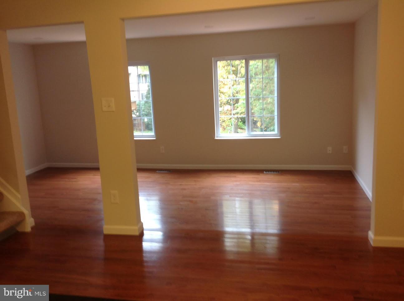 10965 Harpers Square Court Reston, VA 20191 - Photo 5 of 19 Living Room