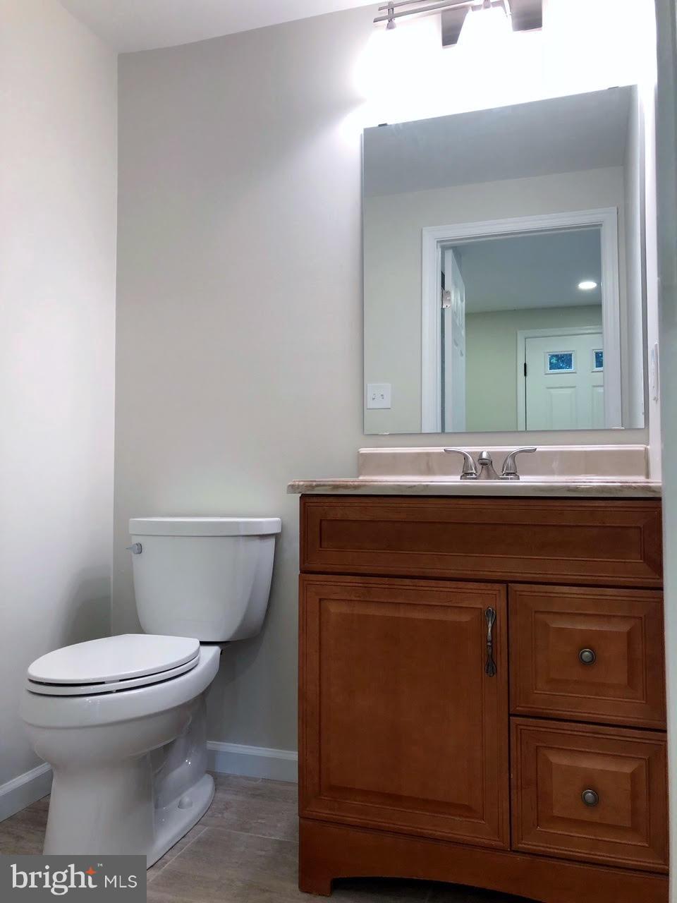 10965 Harpers Square Court Reston, VA 20191 - Photo 6 of 19 Main level Powder Room