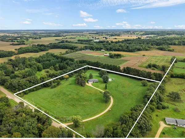 $575,000 | 994 Tipperary Road, Oregon, WI 53575