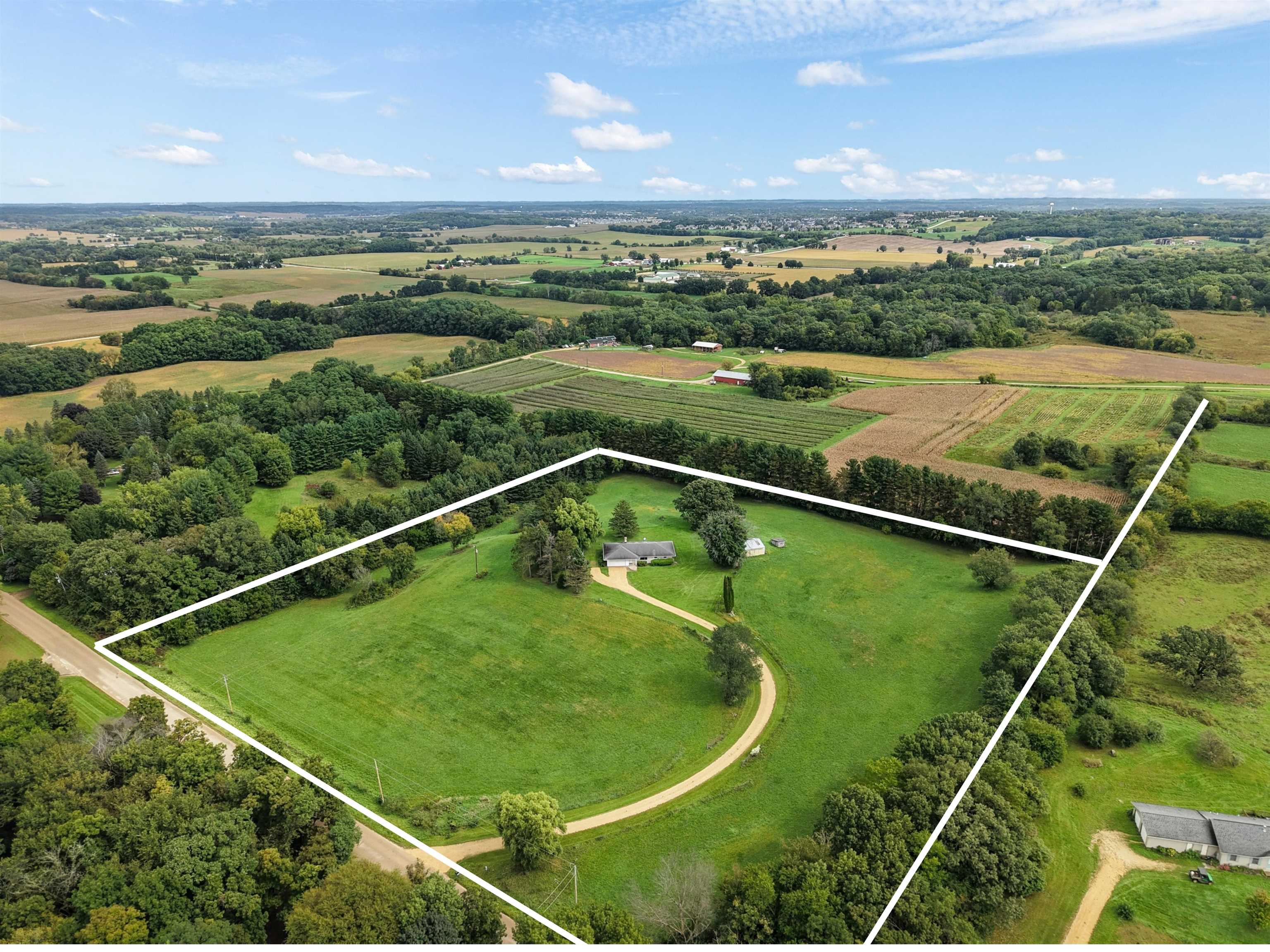 994 Tipperary Road Oregon, WI 53575 - Photo 1 of 43 Gallery Image 1