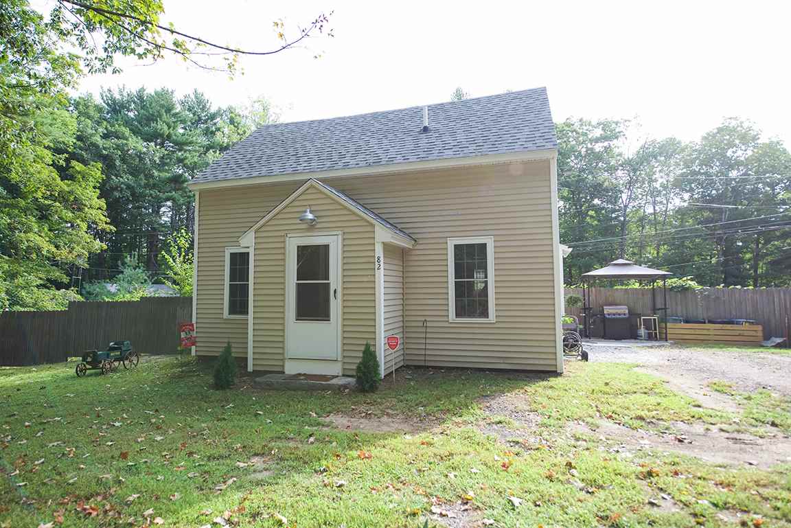 82 Hampstead Road Sandown, NH 03873 - Photo 2 of 33
