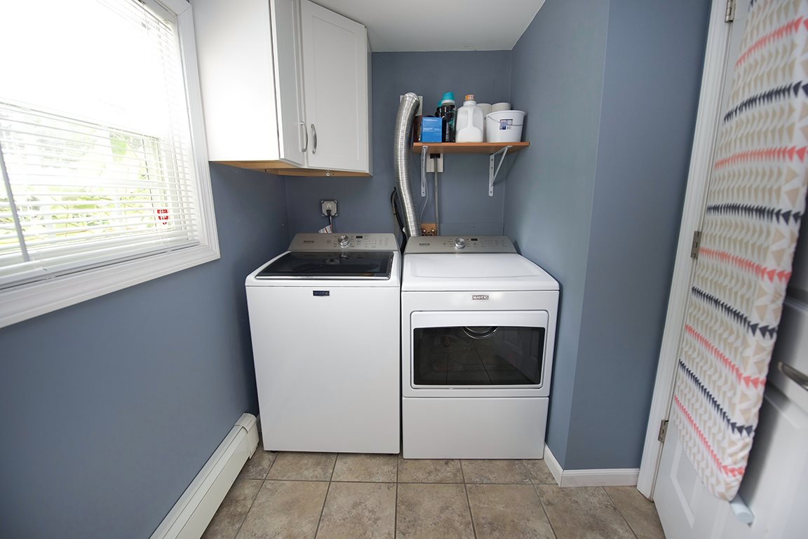 82 Hampstead Road Sandown, NH 03873 - Photo 15 of 33