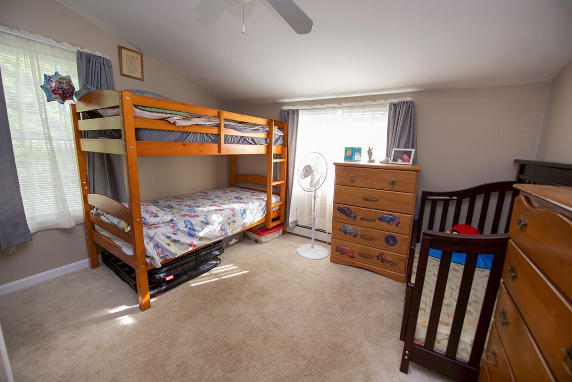 82 Hampstead Road Sandown, NH 03873 - Photo 18 of 33