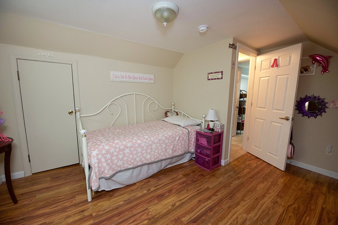 82 Hampstead Road Sandown, NH 03873 - Photo 23 of 33