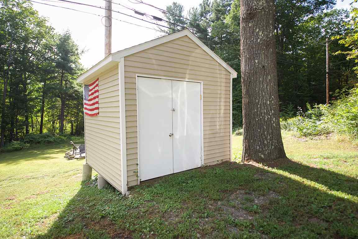 82 Hampstead Road Sandown, NH 03873 - Photo 24 of 33