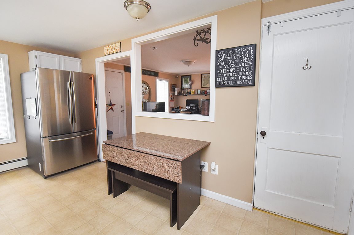 82 Hampstead Road Sandown, NH 03873 - Photo 6 of 33