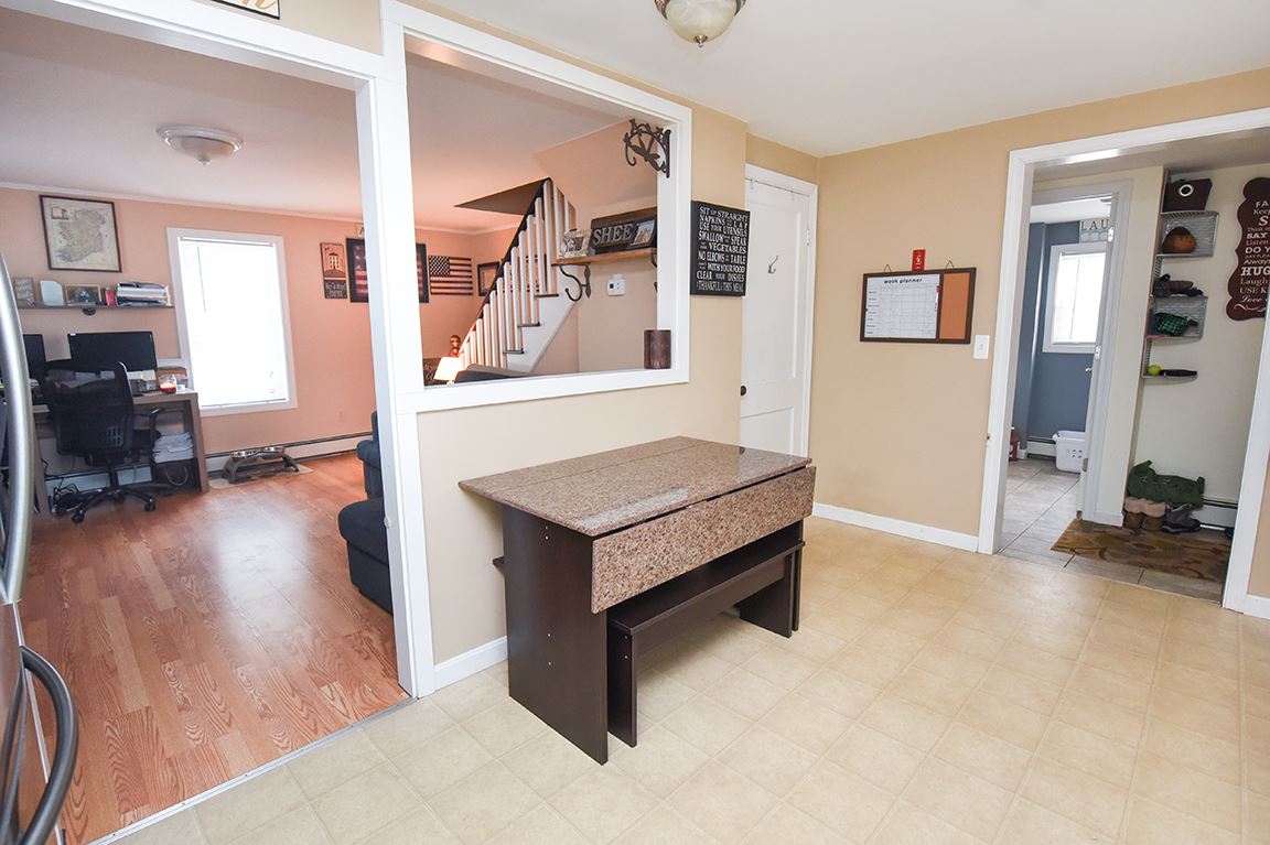 82 Hampstead Road Sandown, NH 03873 - Photo 7 of 33