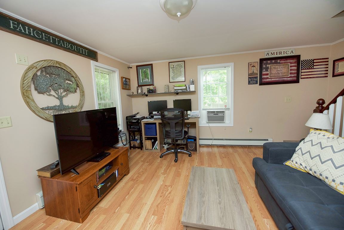 82 Hampstead Road Sandown, NH 03873 - Photo 8 of 33