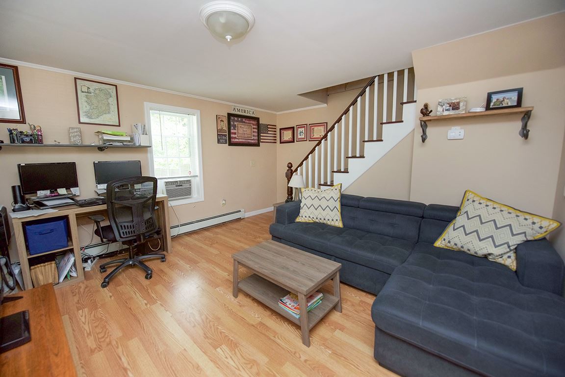 82 Hampstead Road Sandown, NH 03873 - Photo 9 of 33
