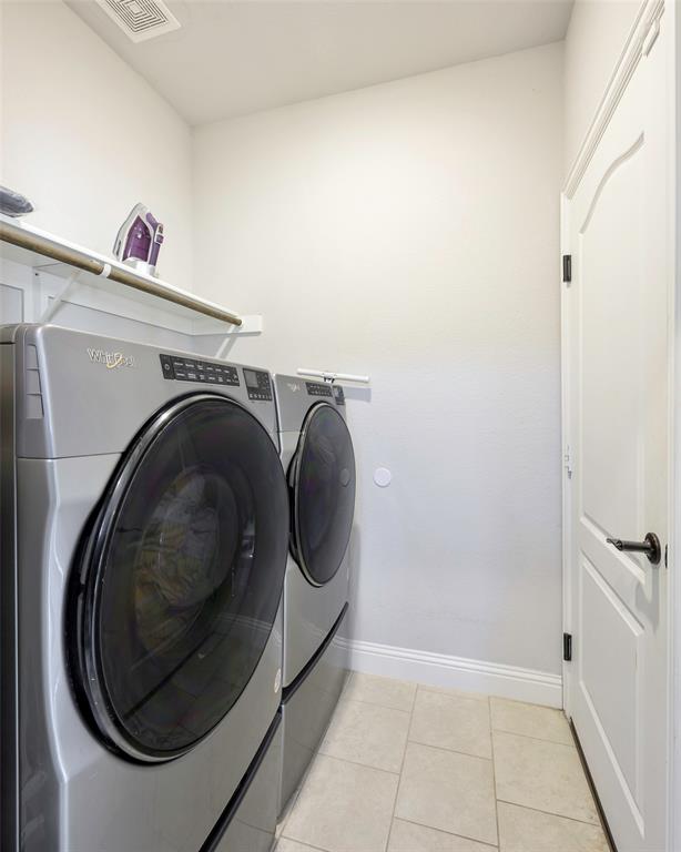 4059 Three Forks Road Kaufman, TX 75142 - Photo 23 of 25 a utility room with dryer and washer