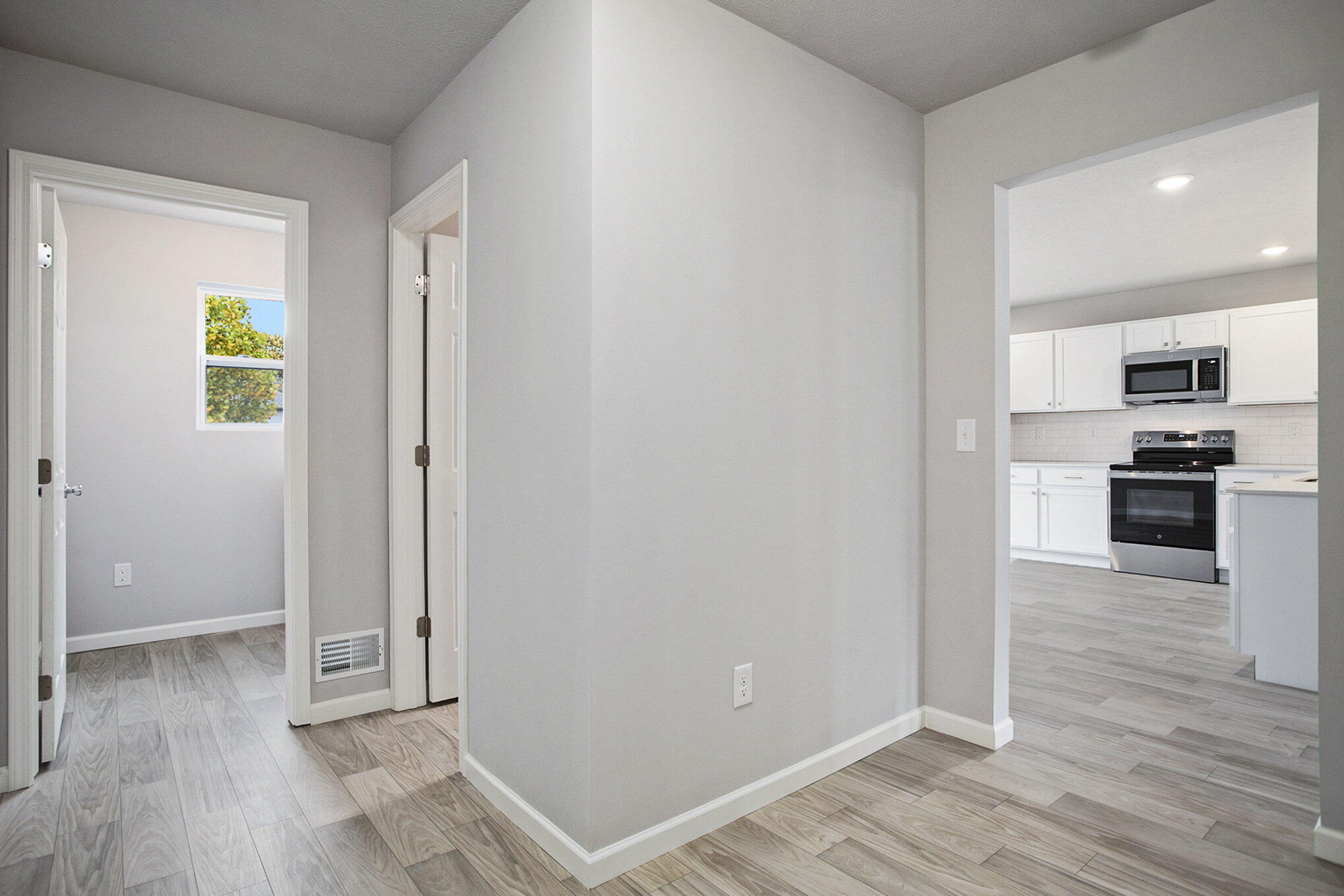 922 Forest Street Marshall, MI 49068 - Photo 11 of 41 BWL021-i1830-Mudroom