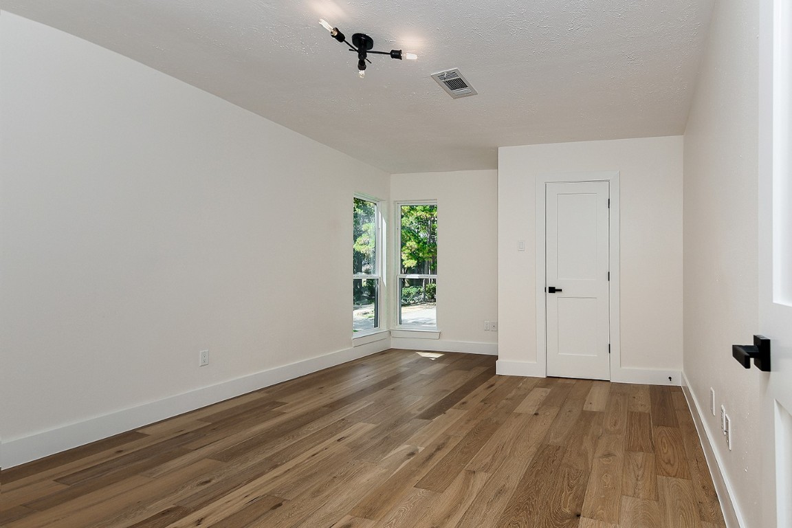 16 Crinkleroot Court The Woodlands, TX 77380 - Photo 23 of 36