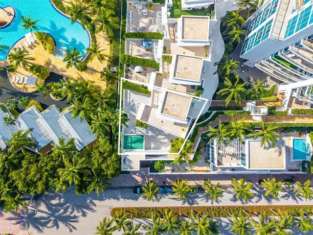 $10,000,000 | 50 South Pointe Drive, Unit TWN7, Miami Beach, FL 33139