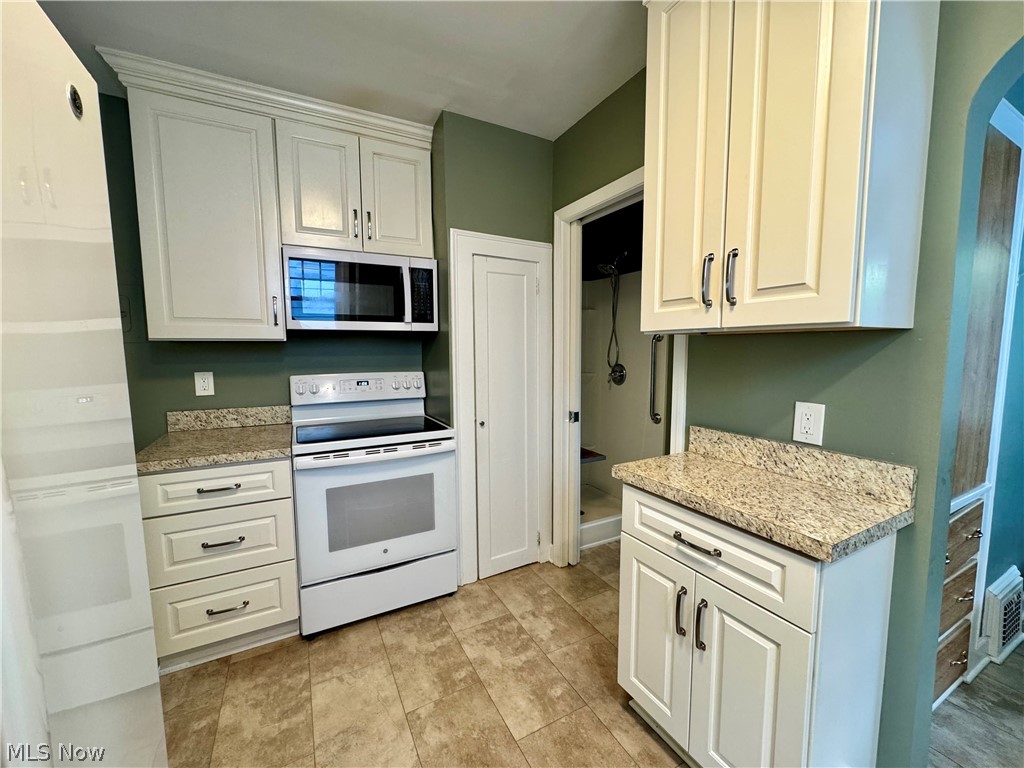 1163 Oxford Road Cleveland Heights, OH 44121 - Photo 12 of 28