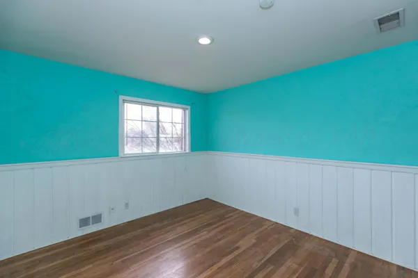 a view of empty room with window