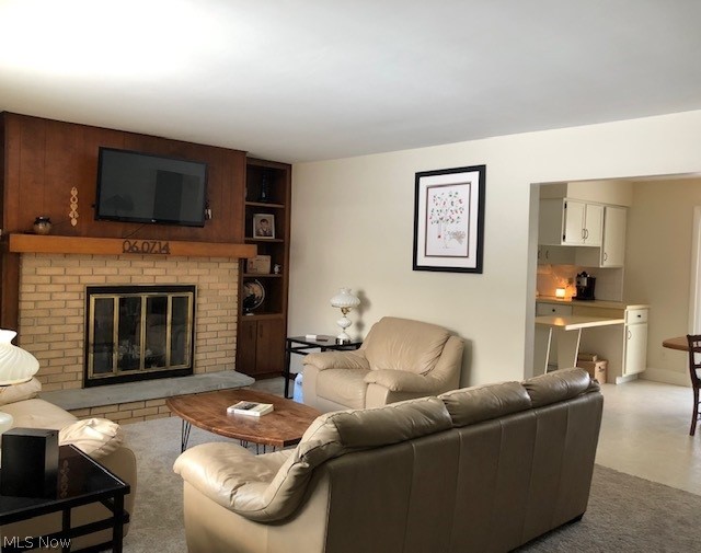36533 Ridge Road Willoughby, OH 44094 - Photo 3 of 17 Living room looking into the the kitchen.