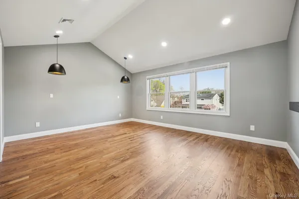 $1,535,000 | 129 Tardy Lane South, Wantagh, NY 11793