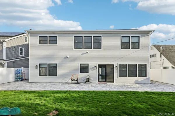 $1,535,000 | 129 Tardy Lane South, Wantagh, NY 11793