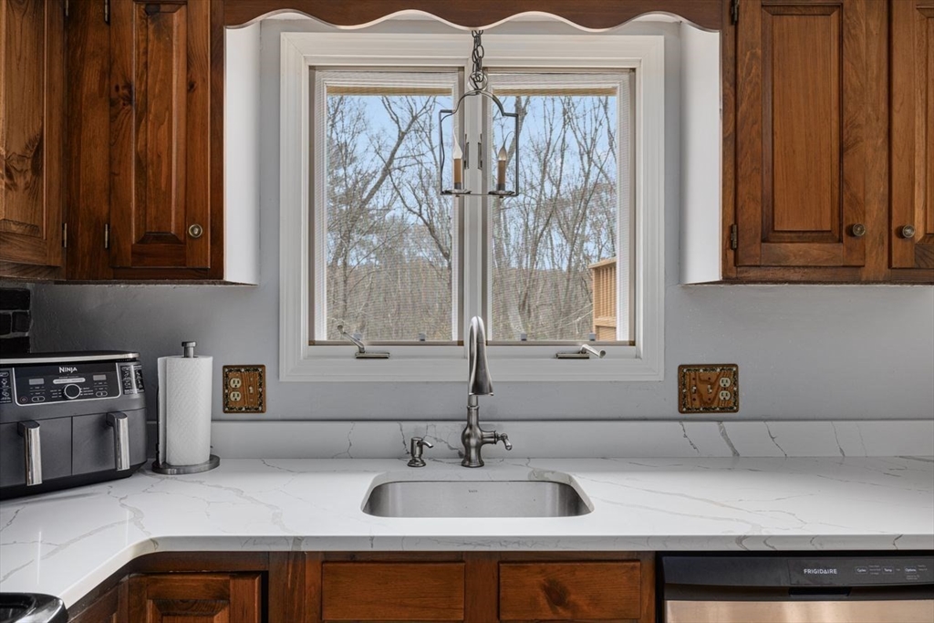 160 Federal Street Blackstone, MA 01504 - Photo 6 of 40