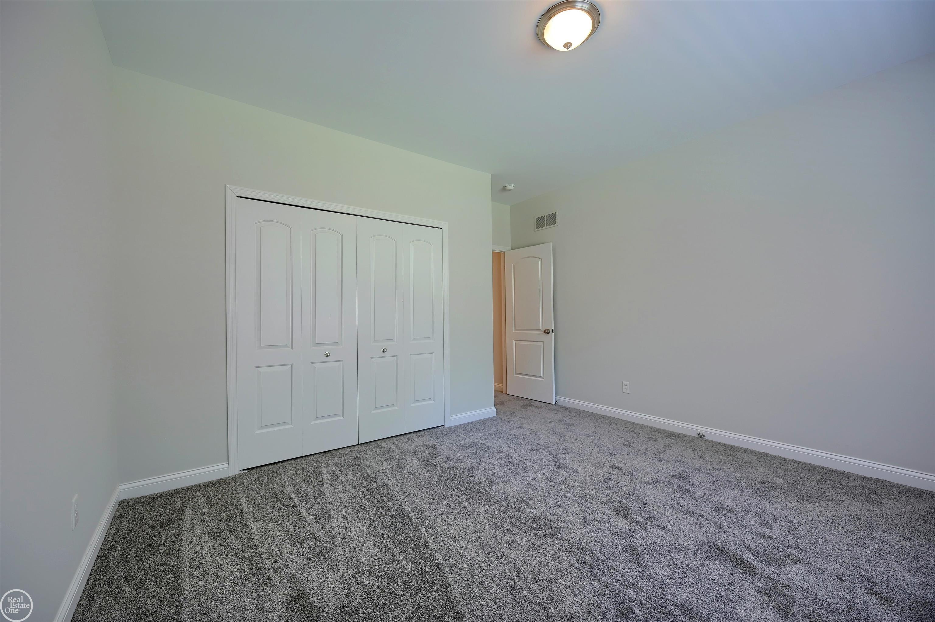 8199 22 Mile Road, Unit RIGHT SIDE ) Utica, MI 48317 - Photo 17 of 59