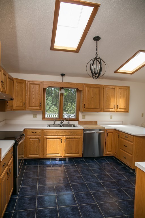 178 Bay Road Hadley, MA 01035 - Photo 12 of 30 Gallery Image 12