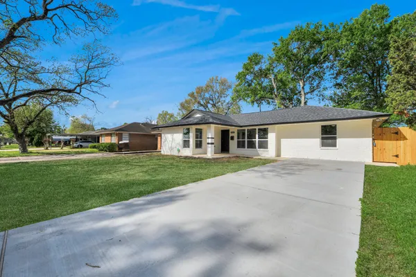 $320,000 | 2130 Lamina Lane, Houston, TX 77017