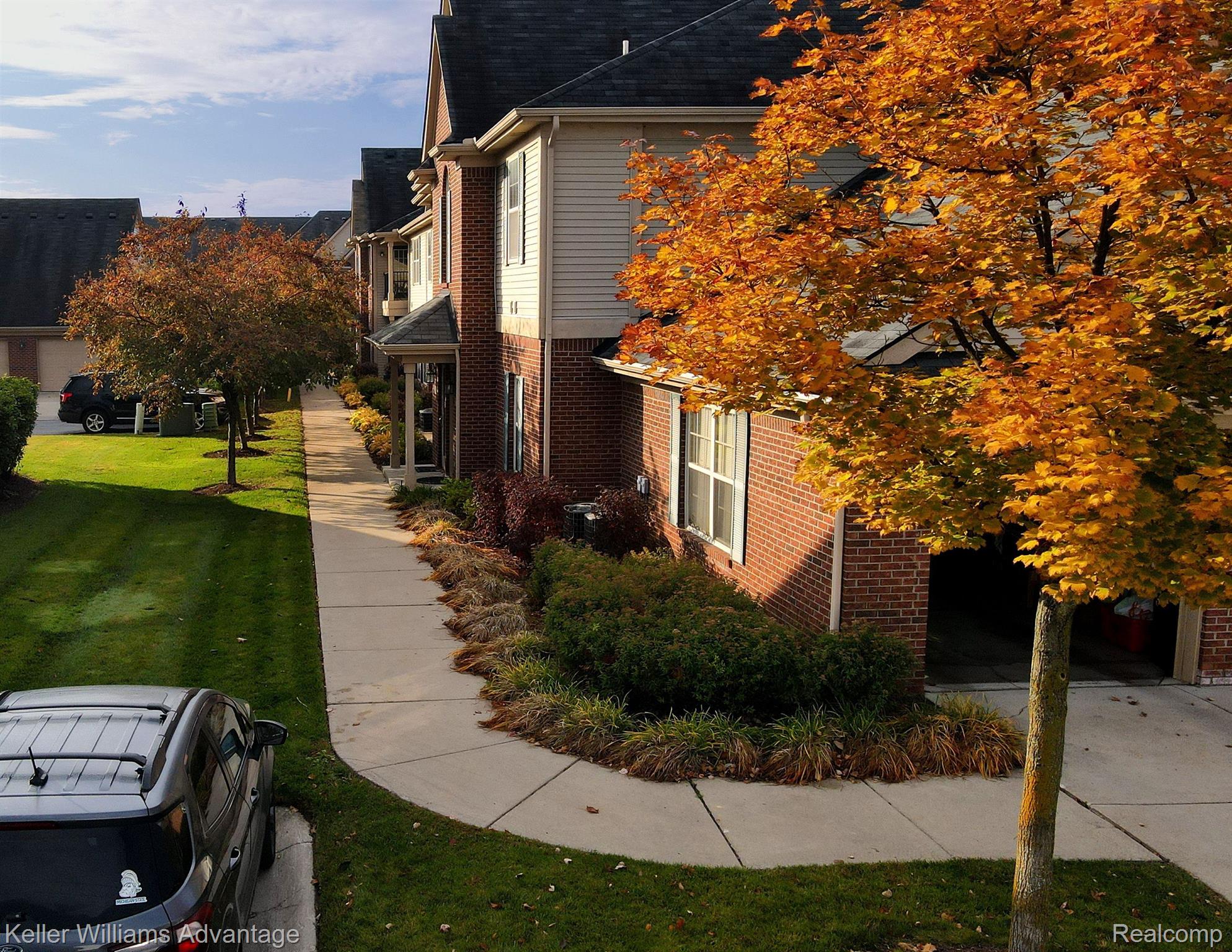 11858 Farmington Road Livonia, MI 48150 - Photo 31 of 31 Walk way to private entrance