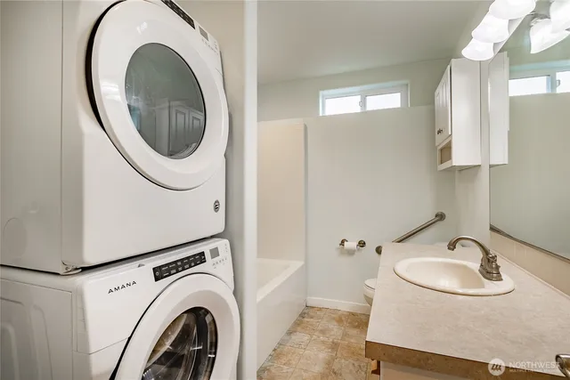 a view of empty room with floor to ceiling window