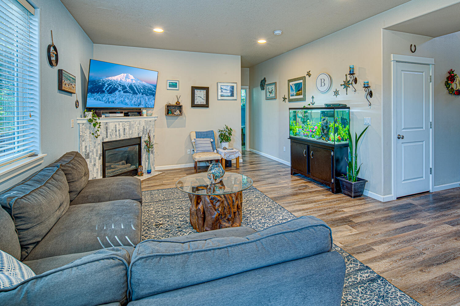 61522 Tall Tree Court Bend, OR 97702 - Photo 8 of 30 61522-056