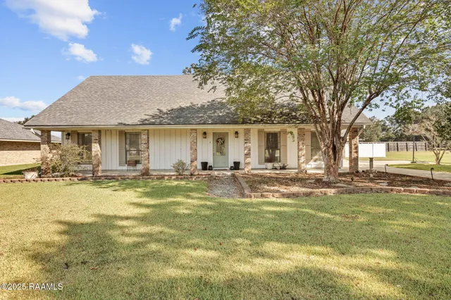 $320,000 | 313 Crossbow Drive, New Iberia, LA 70563