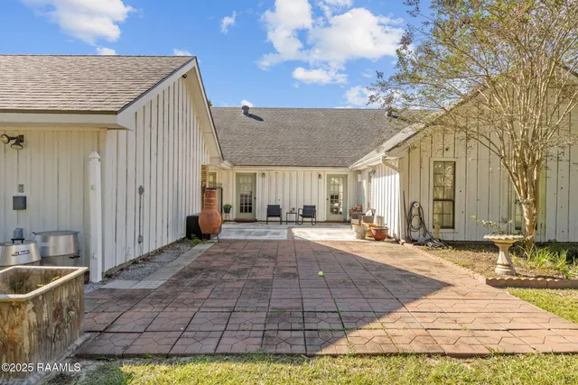 $320,000 | 313 Crossbow Drive, New Iberia, LA 70563