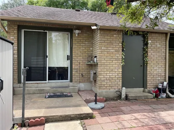 a view of small yard with an umbrella