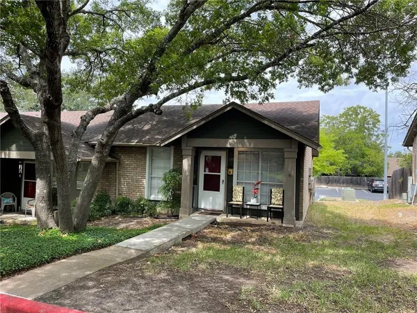 a view of a house with backyard and sitting area