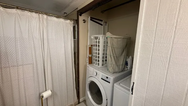 a view of a utility room with washer and dryer