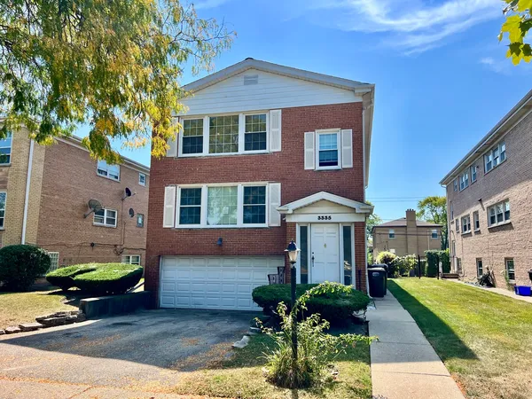 $3,000 | 3335 West Pratt Avenue, Unit 2, Lincolnwood, IL 60712