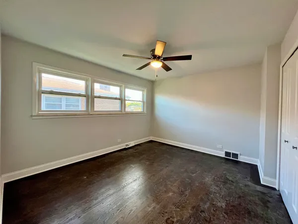 $3,000 | 3335 West Pratt Avenue, Unit 2, Lincolnwood, IL 60712