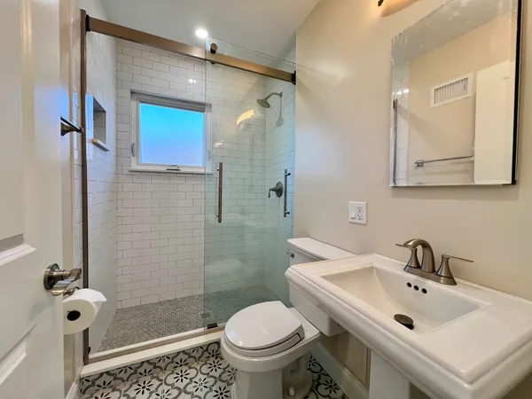 $3,000 | 3335 West Pratt Avenue, Unit 2, Lincolnwood, IL 60712