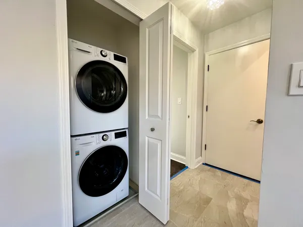 $3,000 | 3335 West Pratt Avenue, Unit 2, Lincolnwood, IL 60712