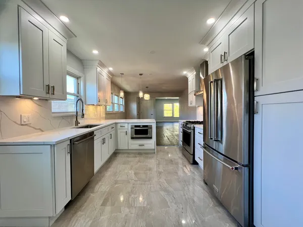 $3,000 | 3335 West Pratt Avenue, Unit 2, Lincolnwood, IL 60712