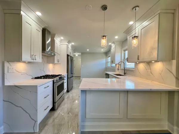 $3,000 | 3335 West Pratt Avenue, Unit 2, Lincolnwood, IL 60712