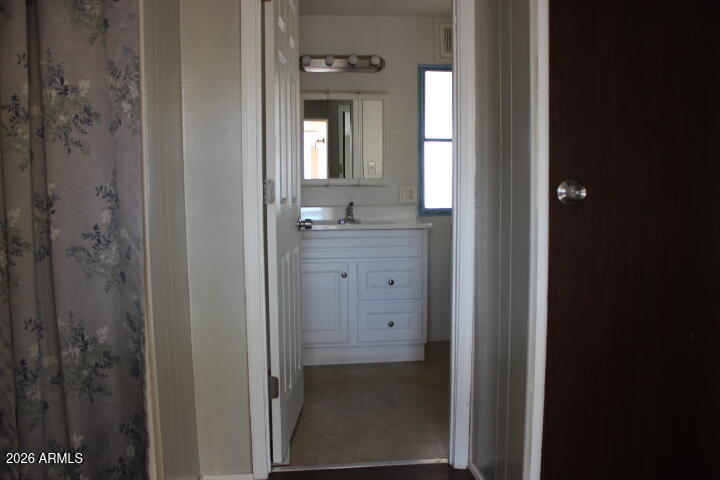 303 South Recker Road, Unit 128 Mesa, AZ 85206 - Photo 22 of 26 a bathroom with a mirror