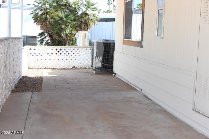 303 South Recker Road, Unit 128 Mesa, AZ 85206 - Photo 3 of 26 a view of a yard