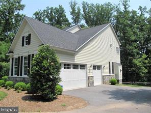 9421 Falls Road Potomac, MD 20854 - Photo 15 of 16 Garage