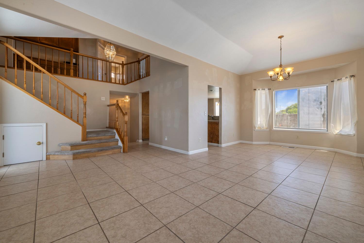748 Codington Way Modesto, CA 95357 - Photo 7 of 45